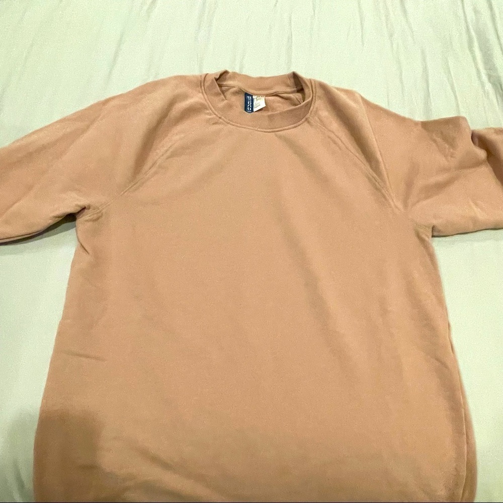 H&M Short Sleeve Sweatshirt
